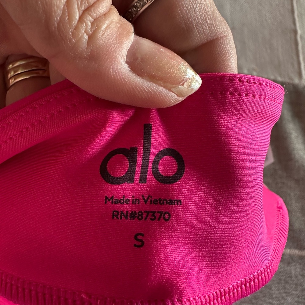 ALO Yoga High-Waist Airbrush Capri in Neon Pink - Picture 4 of 8